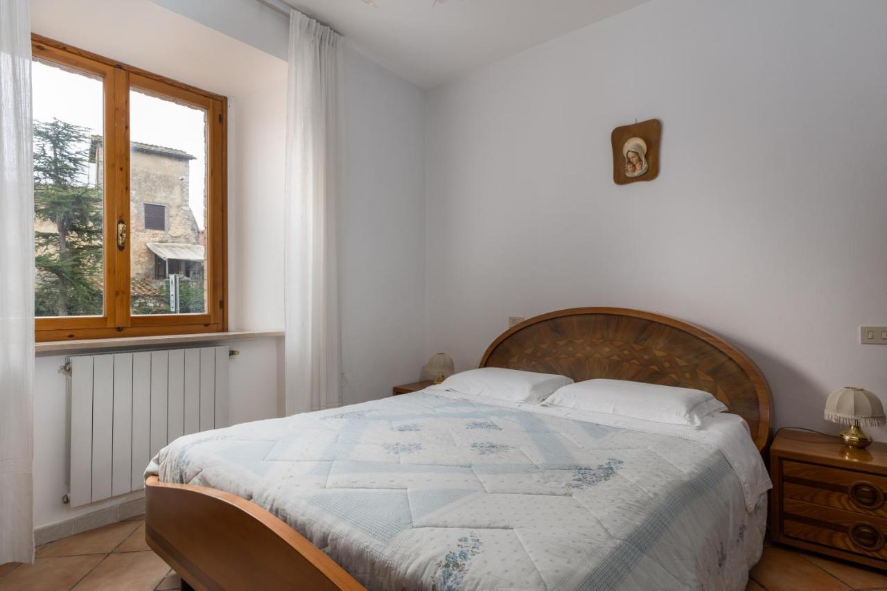 Enchanting Flat With Patio In Abbadia A Isola Monteriggioni Ngoại thất bức ảnh
