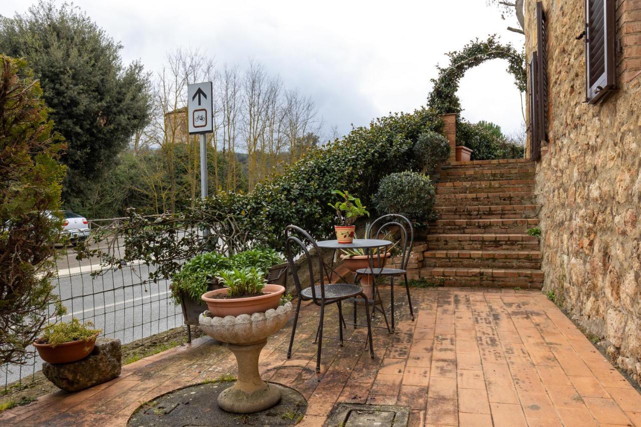 Enchanting Flat With Patio In Abbadia A Isola Monteriggioni Ngoại thất bức ảnh