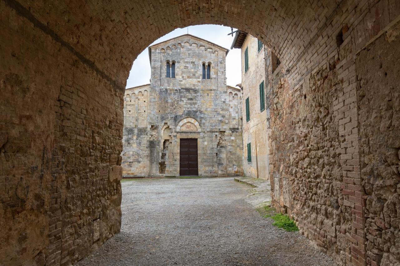 Enchanting Flat With Patio In Abbadia A Isola Monteriggioni Ngoại thất bức ảnh