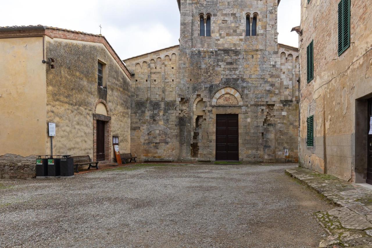 Enchanting Flat With Patio In Abbadia A Isola Monteriggioni Ngoại thất bức ảnh