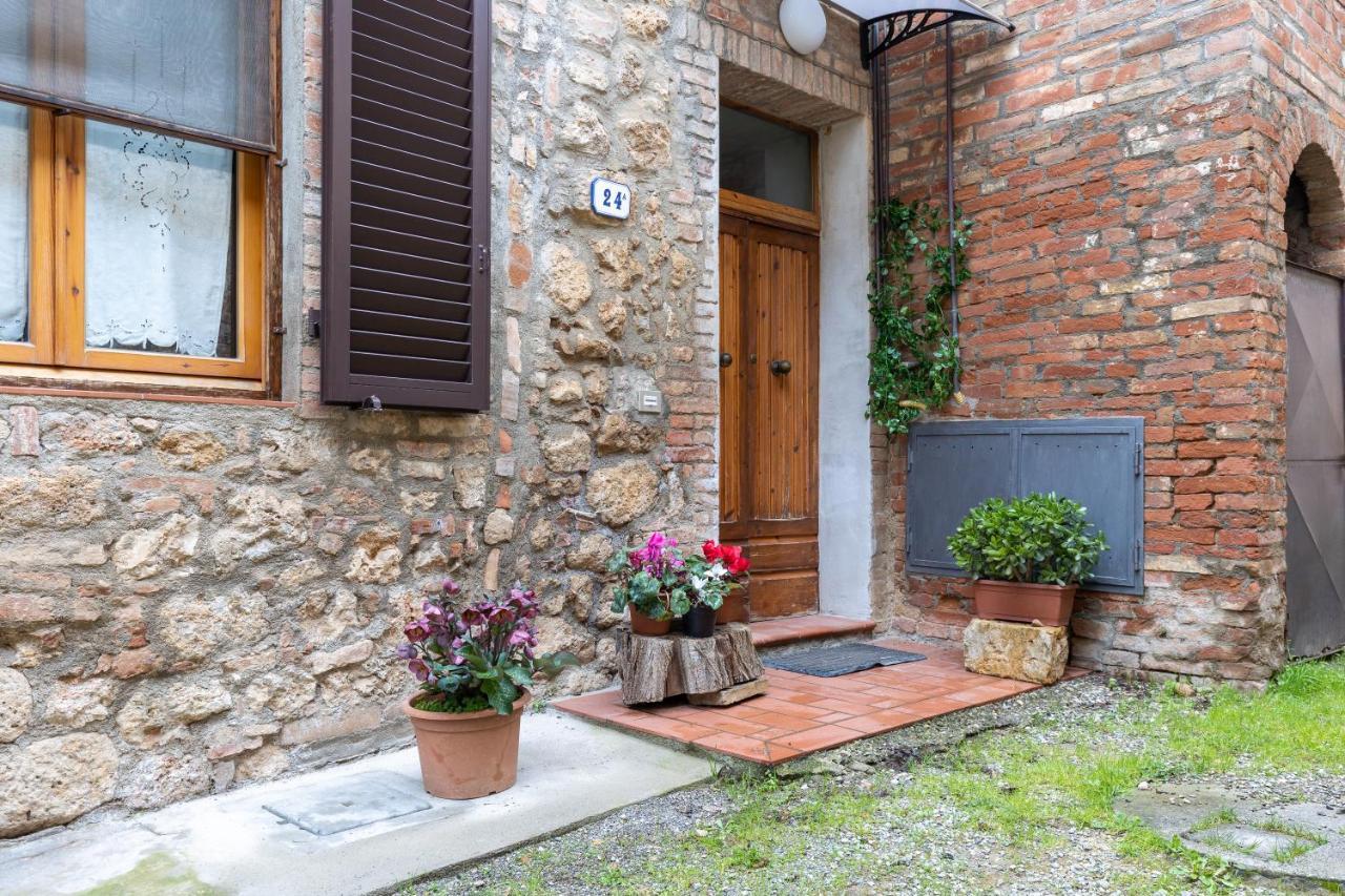 Enchanting Flat With Patio In Abbadia A Isola Monteriggioni Ngoại thất bức ảnh