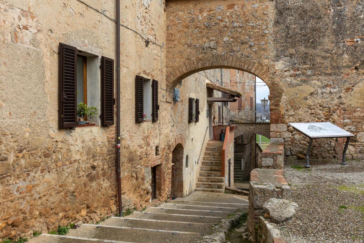 Enchanting Flat With Patio In Abbadia A Isola Monteriggioni Ngoại thất bức ảnh